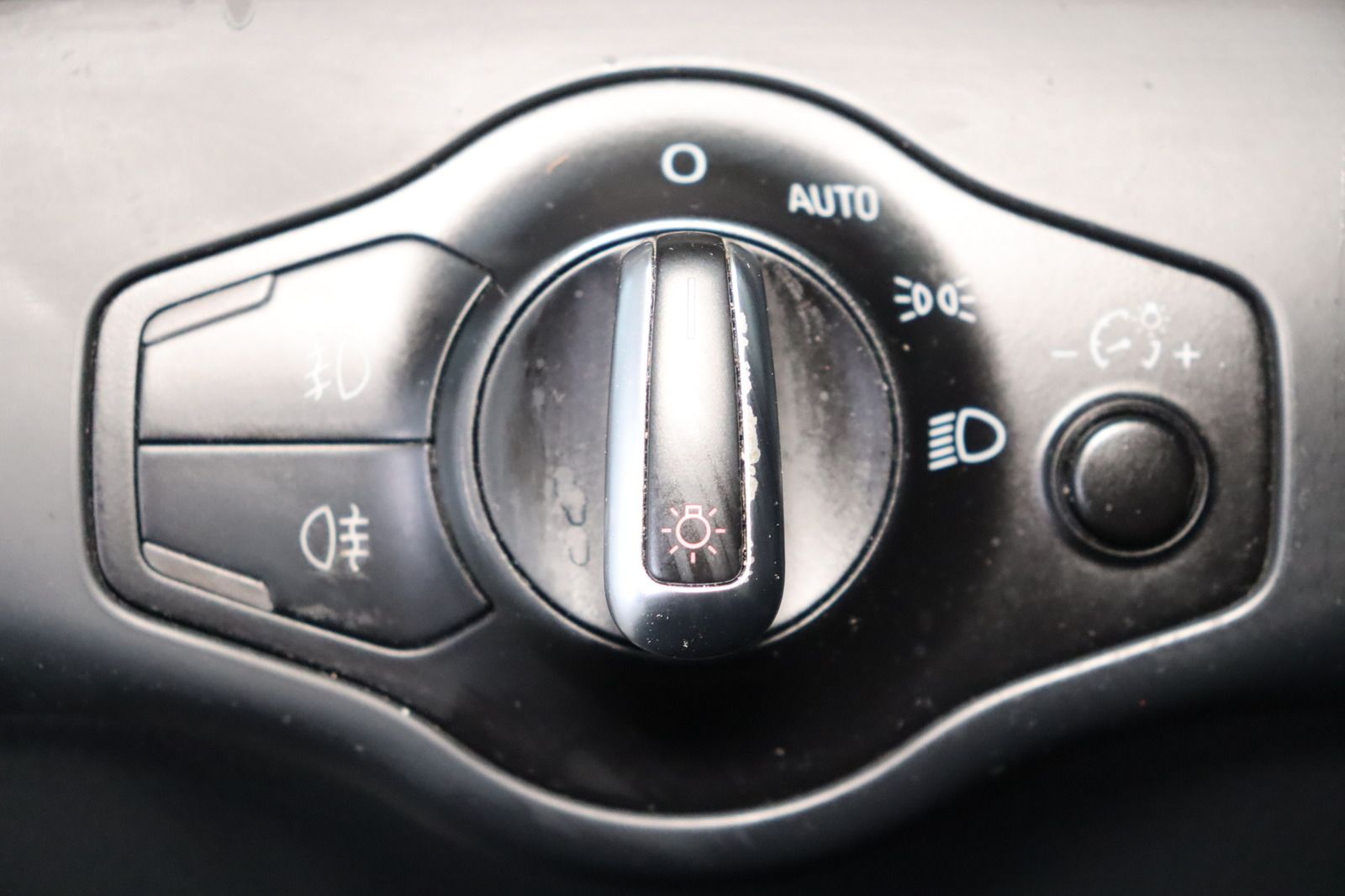 Fahrzeugabbildung Audi A4 2.0 TDI  Avant * Bi-Xenon * Navi * PDC