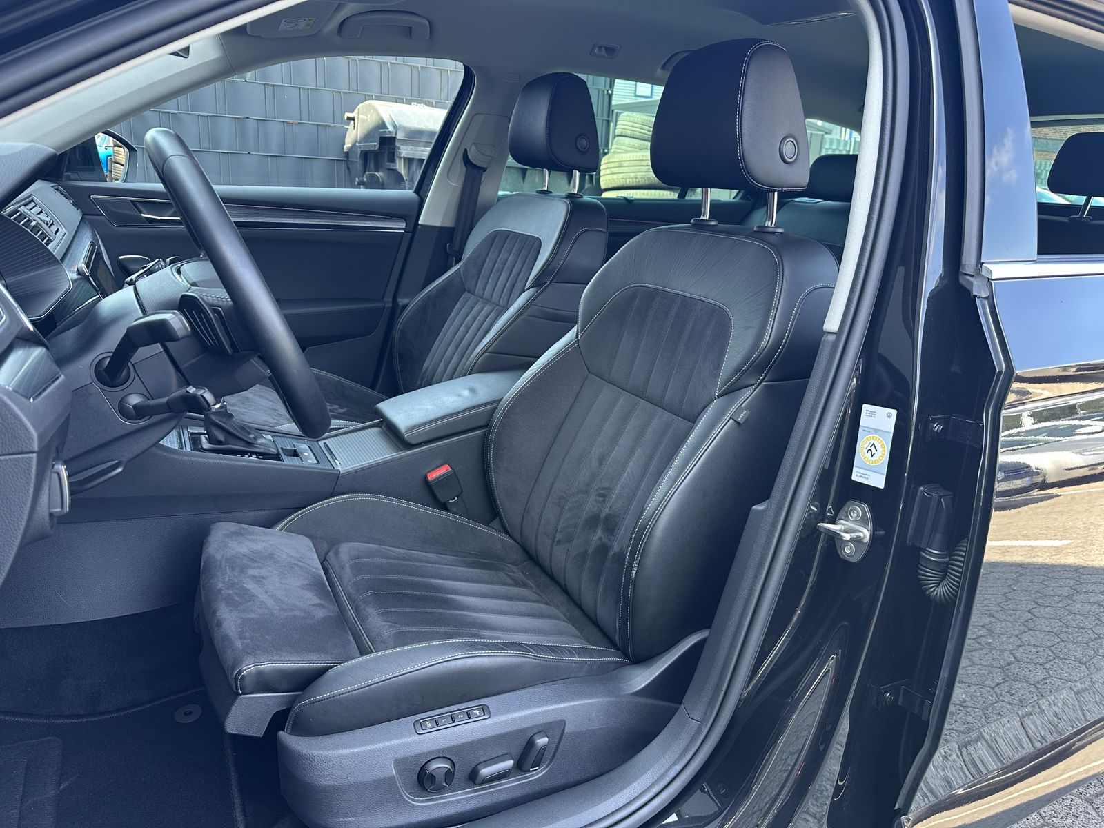Fahrzeugabbildung SKODA Superb Combi 2.0 TDI DSG Style NAV+LED+360°+ACC