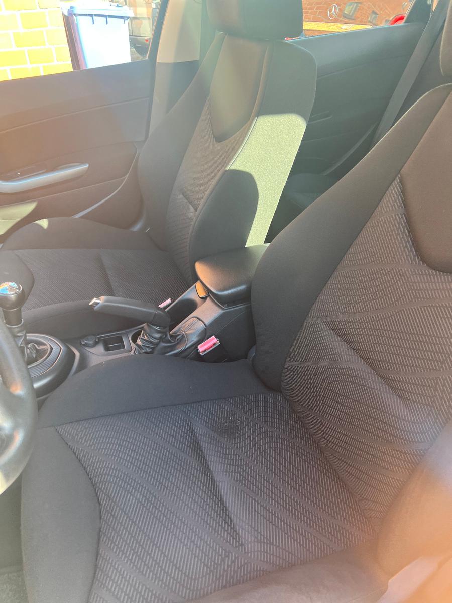 Peugeot 308 2011 — photo 12