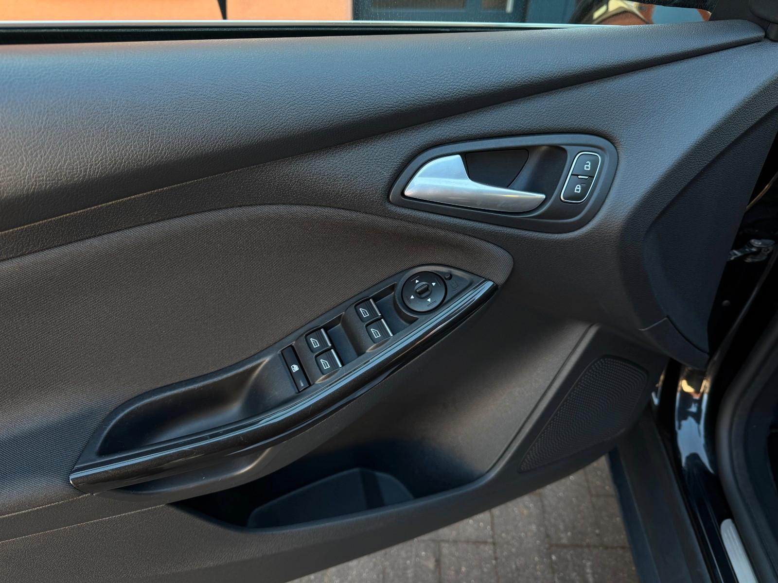Ford Focus Turnier Titanium - Inkl. Doppel Garantie