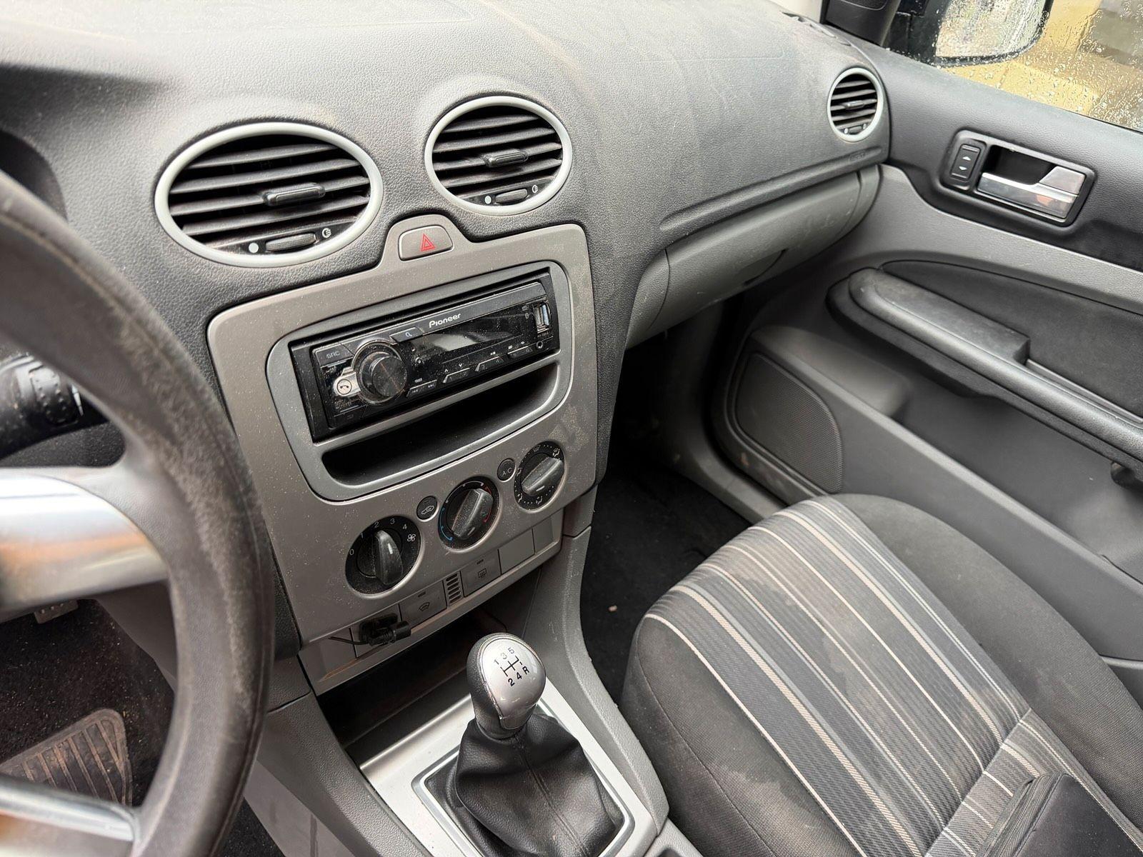 Ford Focus 2010 — photo 5