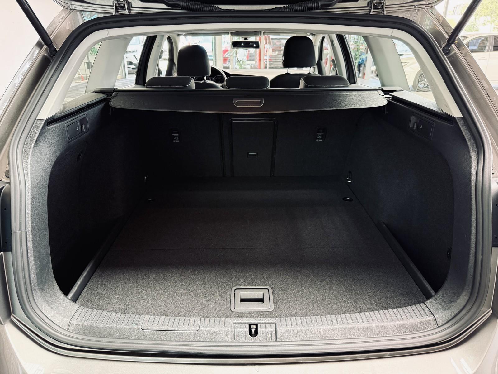 Volkswagen Golf Variant Highline Automatik |AHK|NAVI|KAMER|