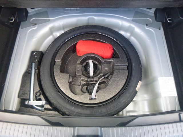 Fahrzeugabbildung Volkswagen T-Roc 1,5 TSI >AHK abnehmb/LED/PDC/Navi<