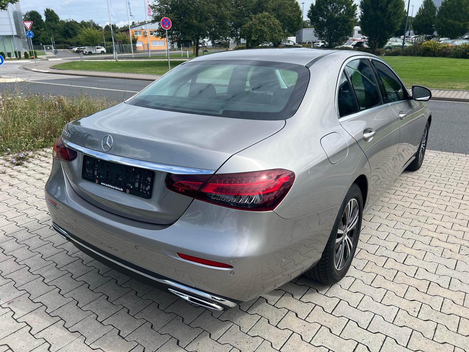 Mercedes-Benz E 220 d Avantgarde Limo Aut. Navi+Led+Kamera+Shz