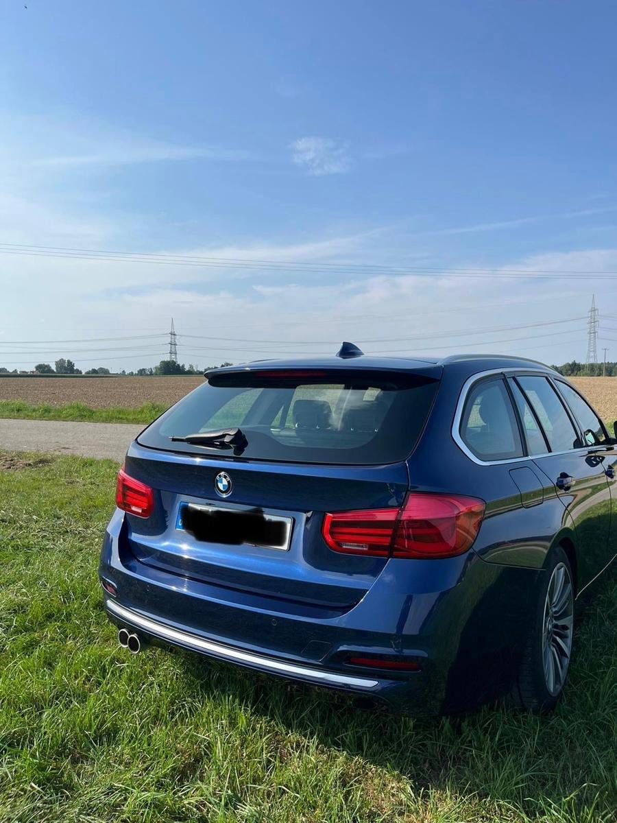 BMW 330i Touring Luxury Line Autom. Luxur...