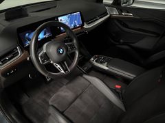 Fahrzeugabbildung BMW 218i Active Tourer--Pano/DrivingProf/eSitze/19LM