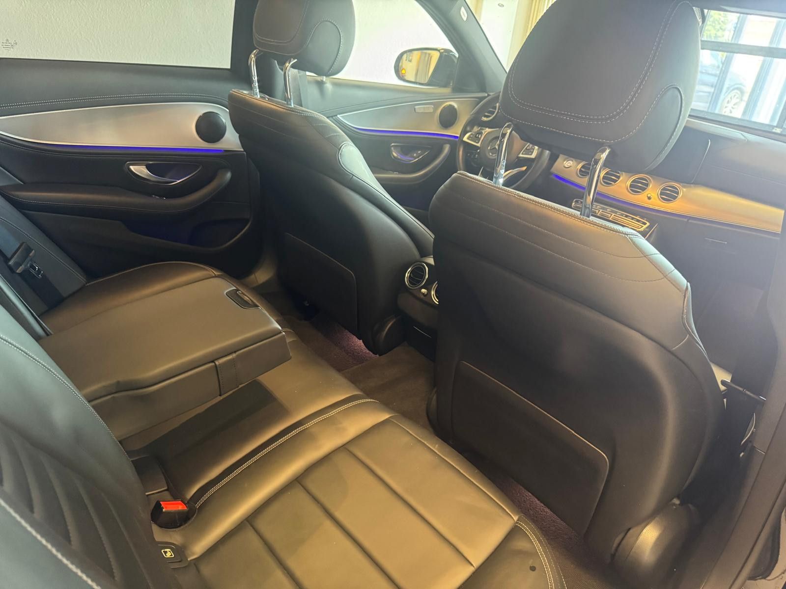 Fahrzeugabbildung Mercedes-Benz E 400 T-Modell 4Matic/LED/PANORAMA/AMG-LINE/NAVI