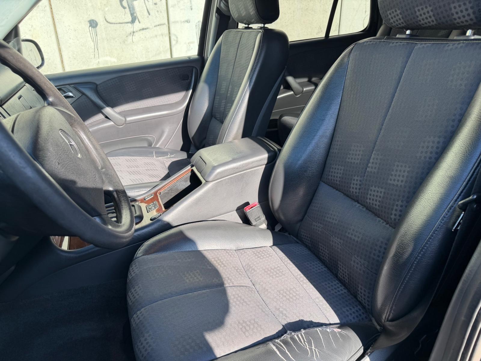 Mercedes-Benz ML270 2004 — photo 8