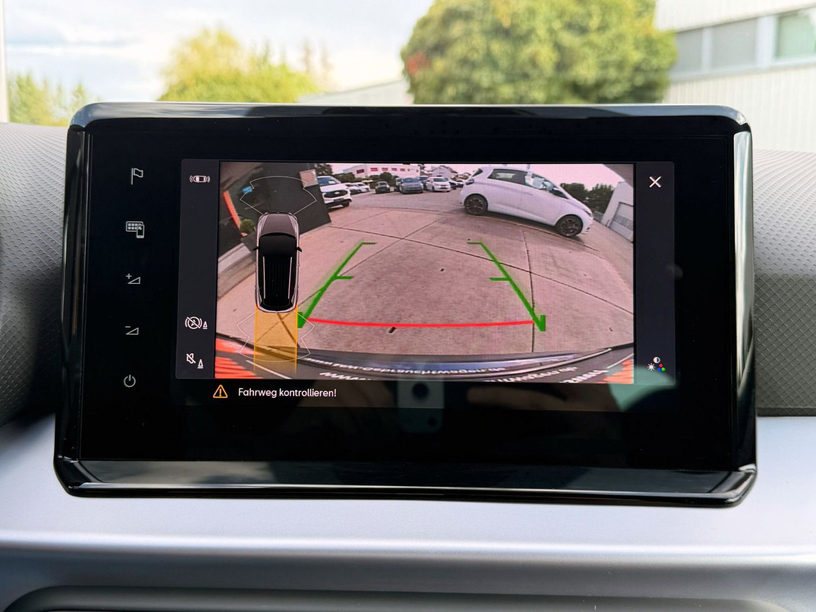 Fahrzeugabbildung SEAT Arona 1.0 TSI DSG FR ACC LED NAV KAM PDC SHZ