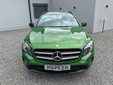 Mercedes-Benz GLA 180 Automatik Individualfarbe Night-Paket - Mercedes-Benz: Grün