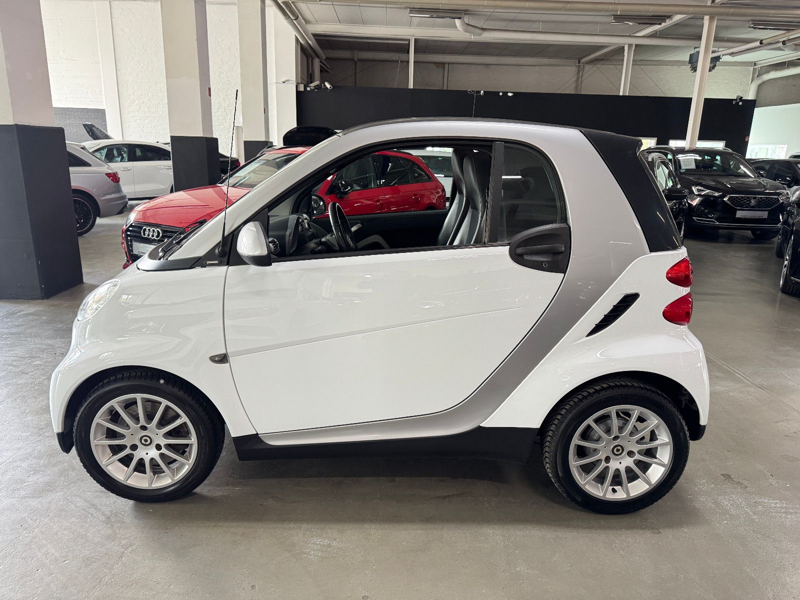 Fahrzeugabbildung Smart ForTwo 1.0 62kW PASSION AUTOMATIK LEDER KLIMA SH