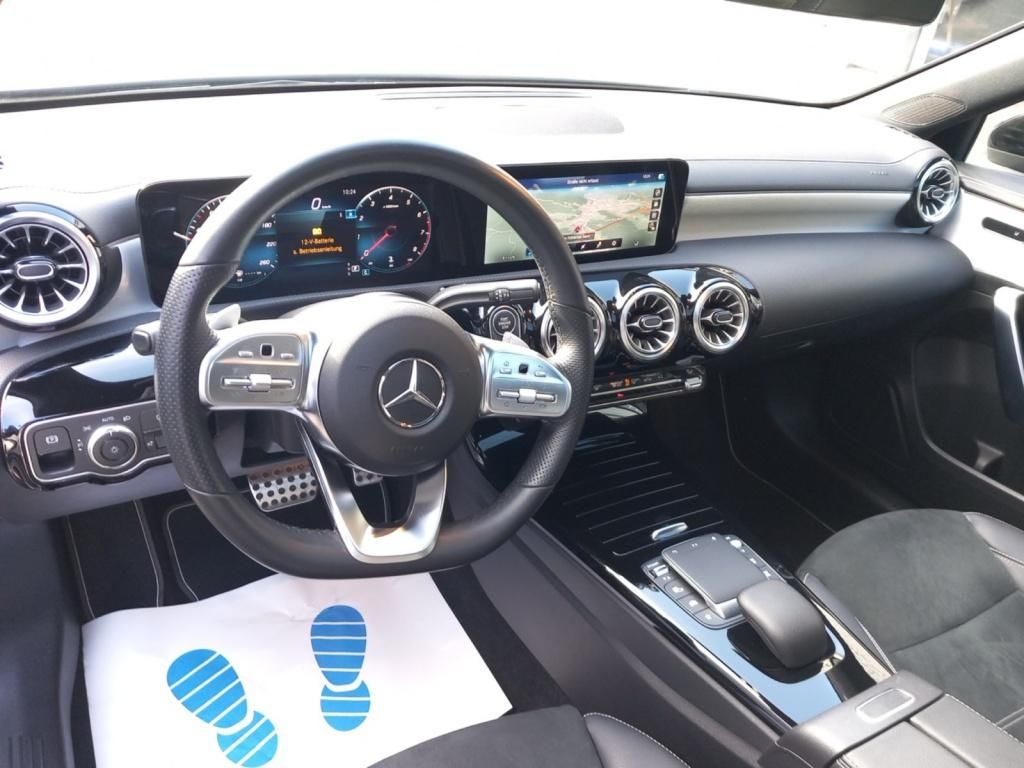 Fahrzeugabbildung Mercedes-Benz A 200 Kompaktlimousine AMG Line*Night Paket*LED