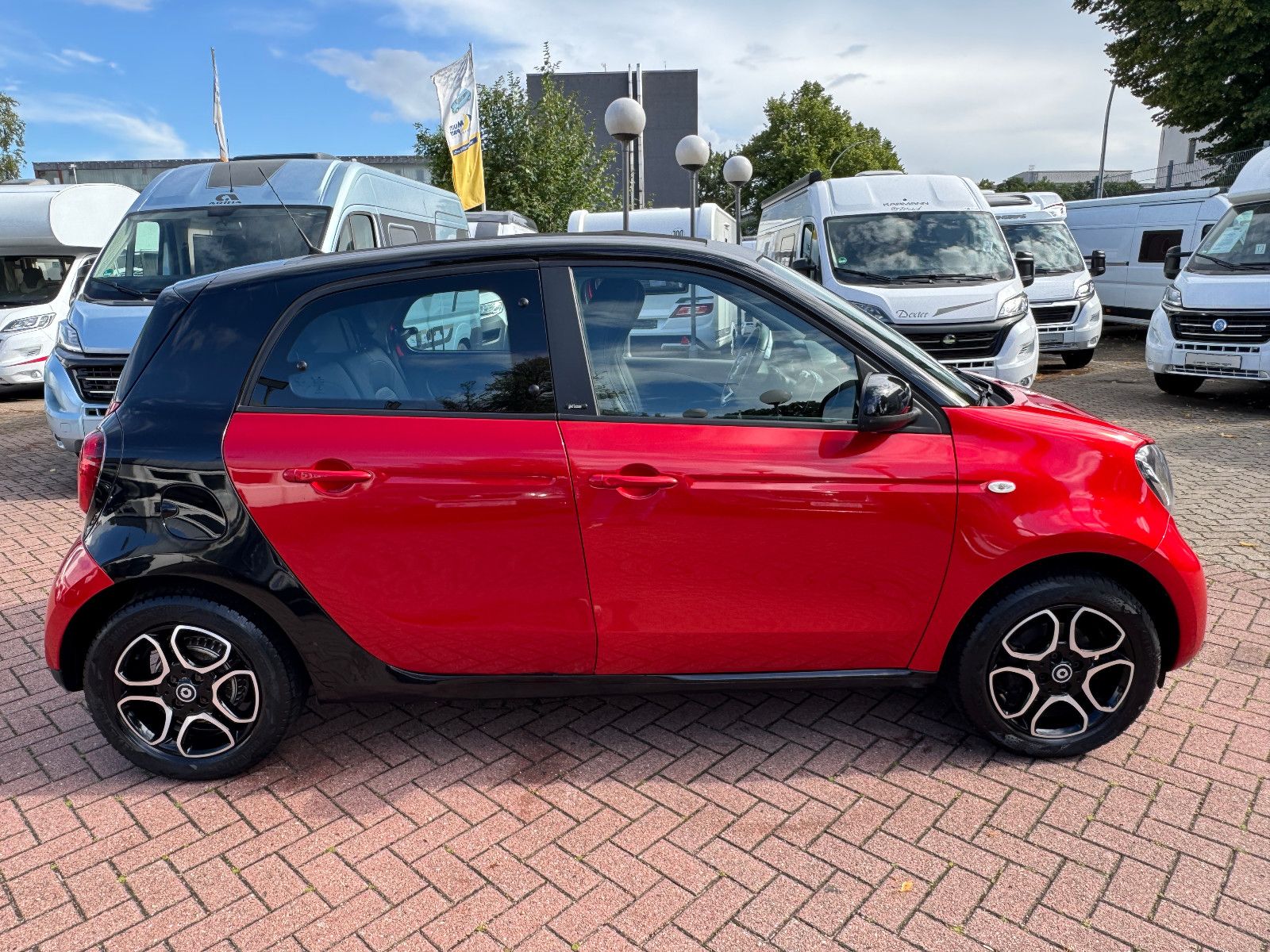 Fahrzeugabbildung Smart ForFour 66KW PRIME EXCLUSIVE PANO NAVI LED VOLL