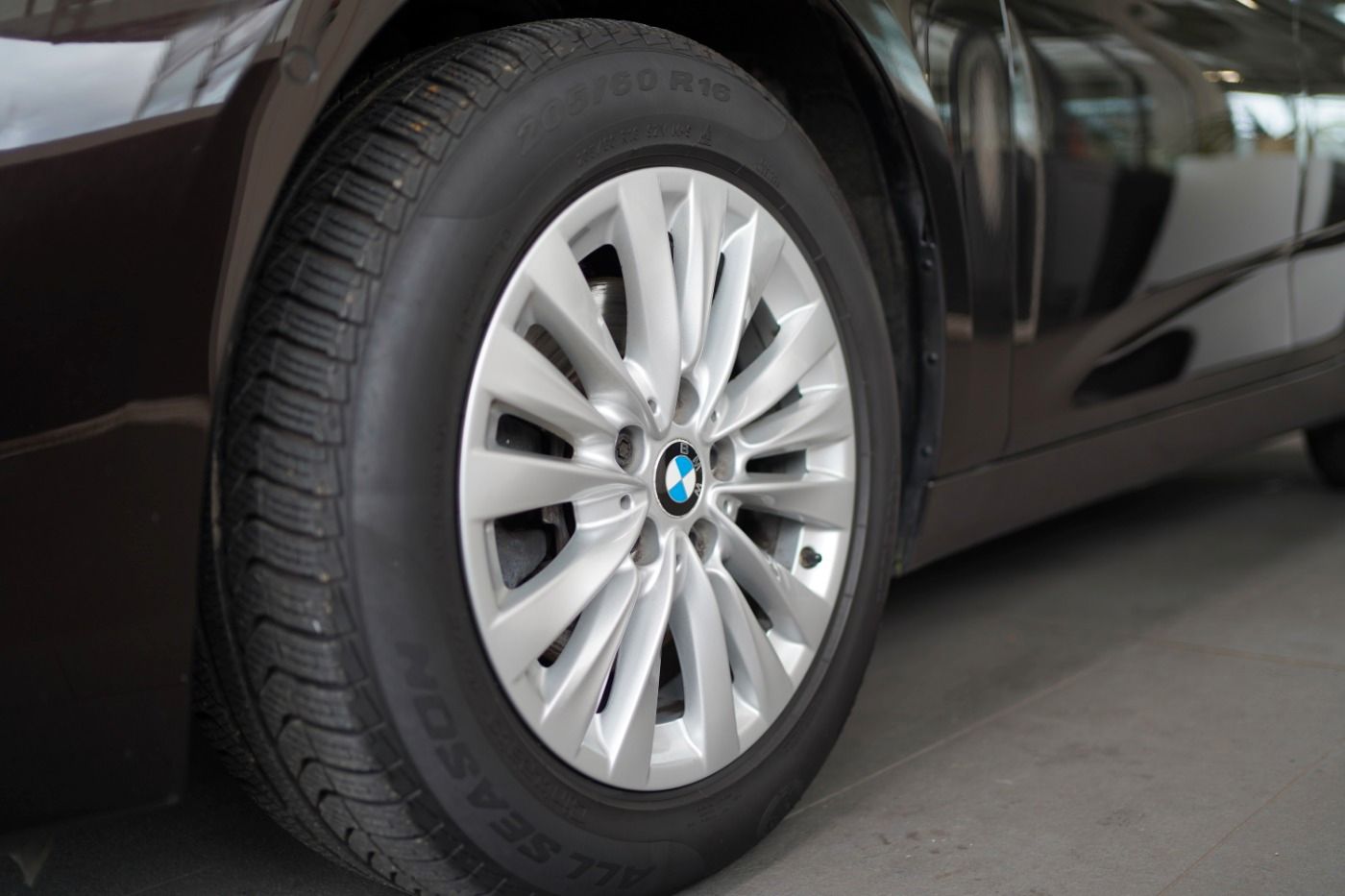 Fahrzeugabbildung BMW 218iA Active Tourer Advantage +AHK+Navi+LED+PDC+