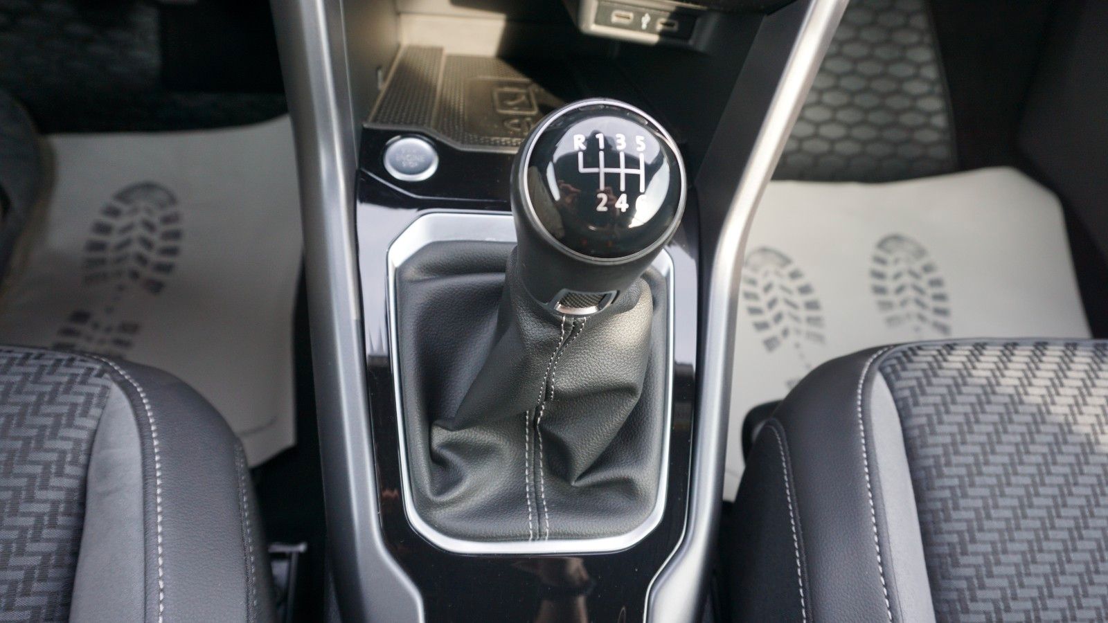 Fahrzeugabbildung Volkswagen T-Roc Cabriolet R-Line,Navi,DCC, DAB+,OPF, ALS,