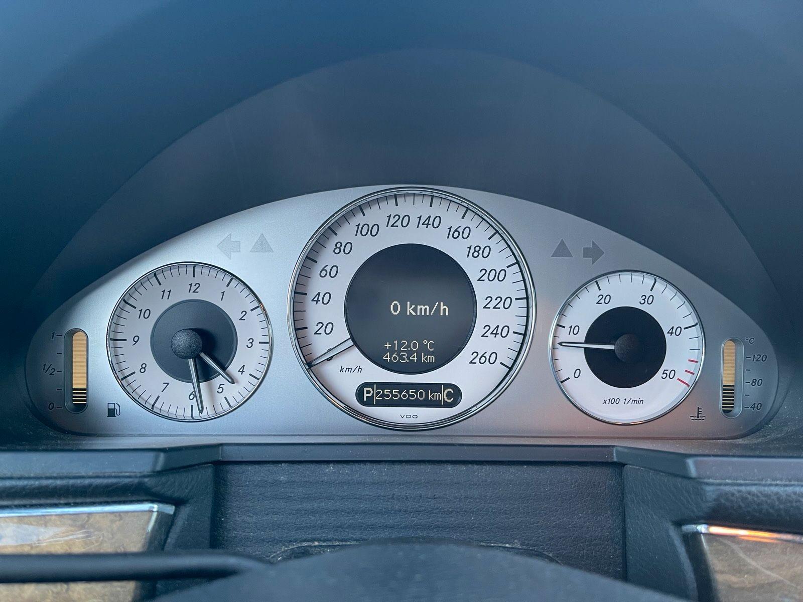 Mercedes-Benz E320 2006 — photo 14