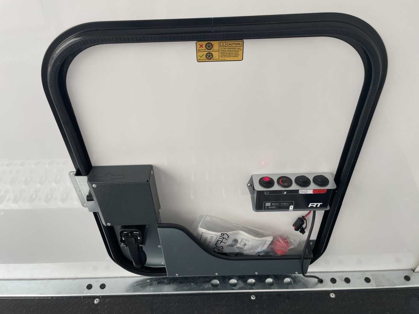 Fahrzeugabbildung Brian James Brian James Race Transporter 7 / 6,16 m 3.500 kg