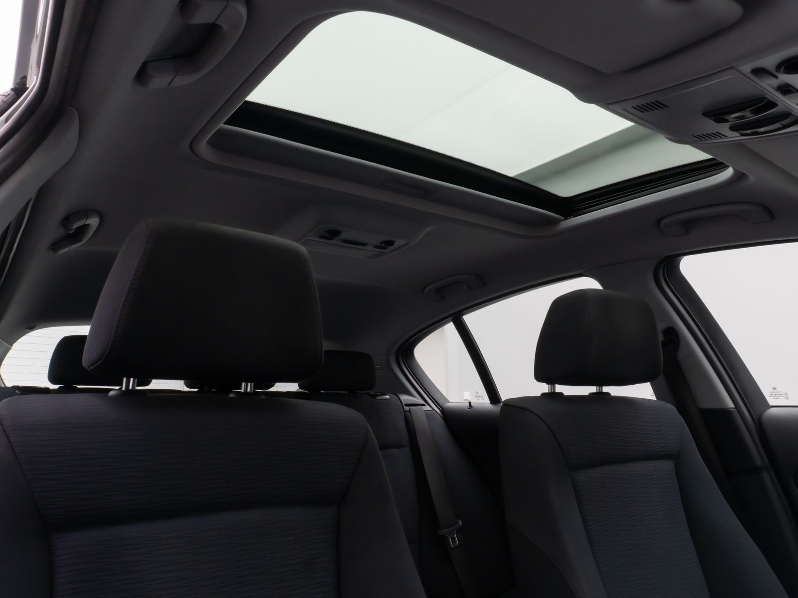 Fahrzeugabbildung BMW 118d Glasdach Navi Sitzhzg Xenon PDC 8Fach