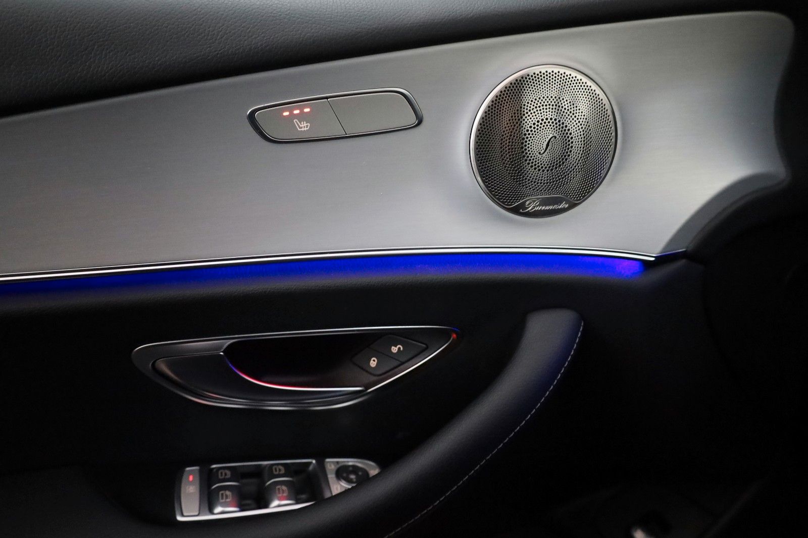 Fahrzeugabbildung Mercedes-Benz E 300 d 4M Avantgarde,Kamera,Navi,LED,SH,AHK+WR