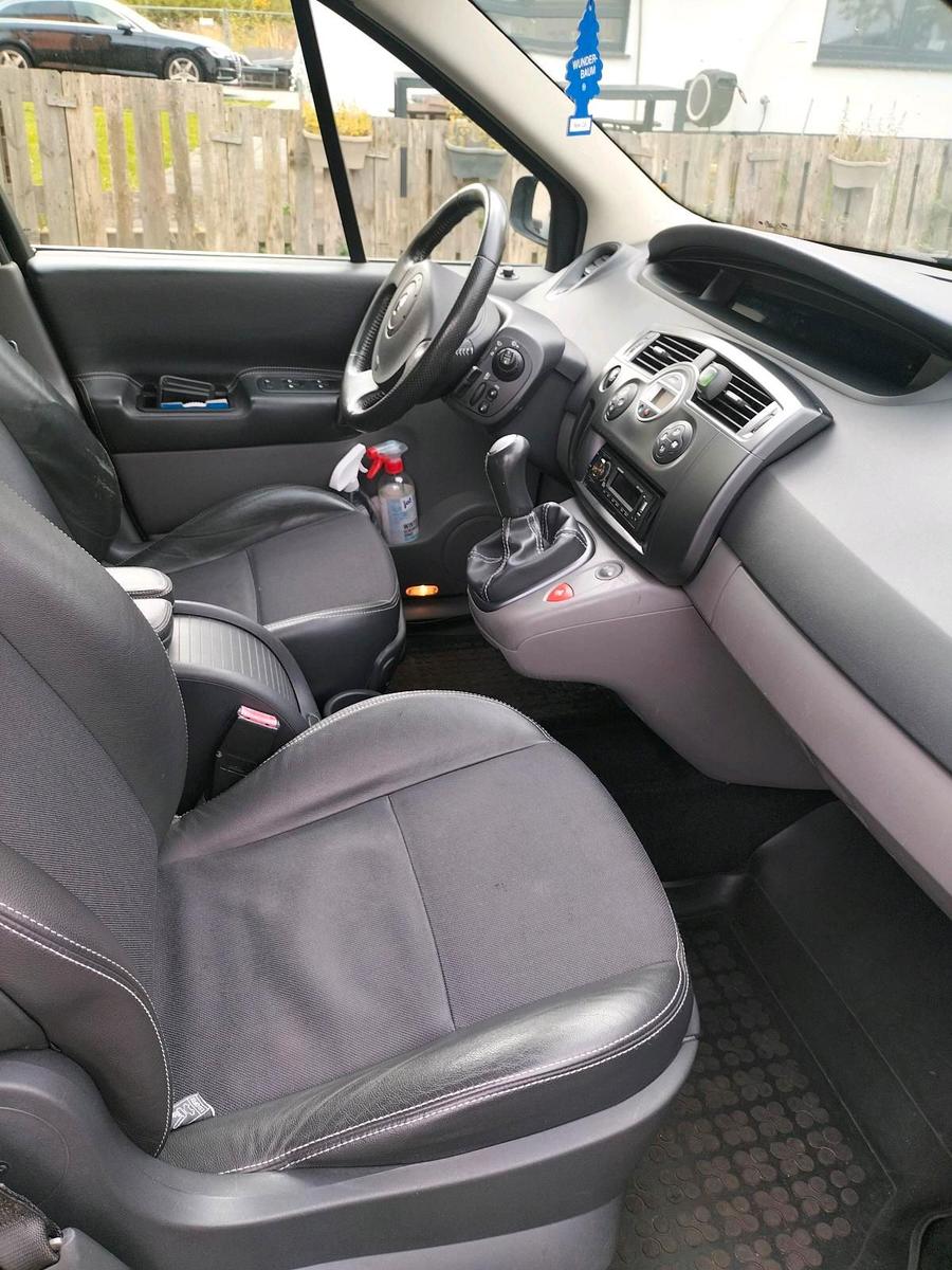 Renault Scenic 2005 — салон