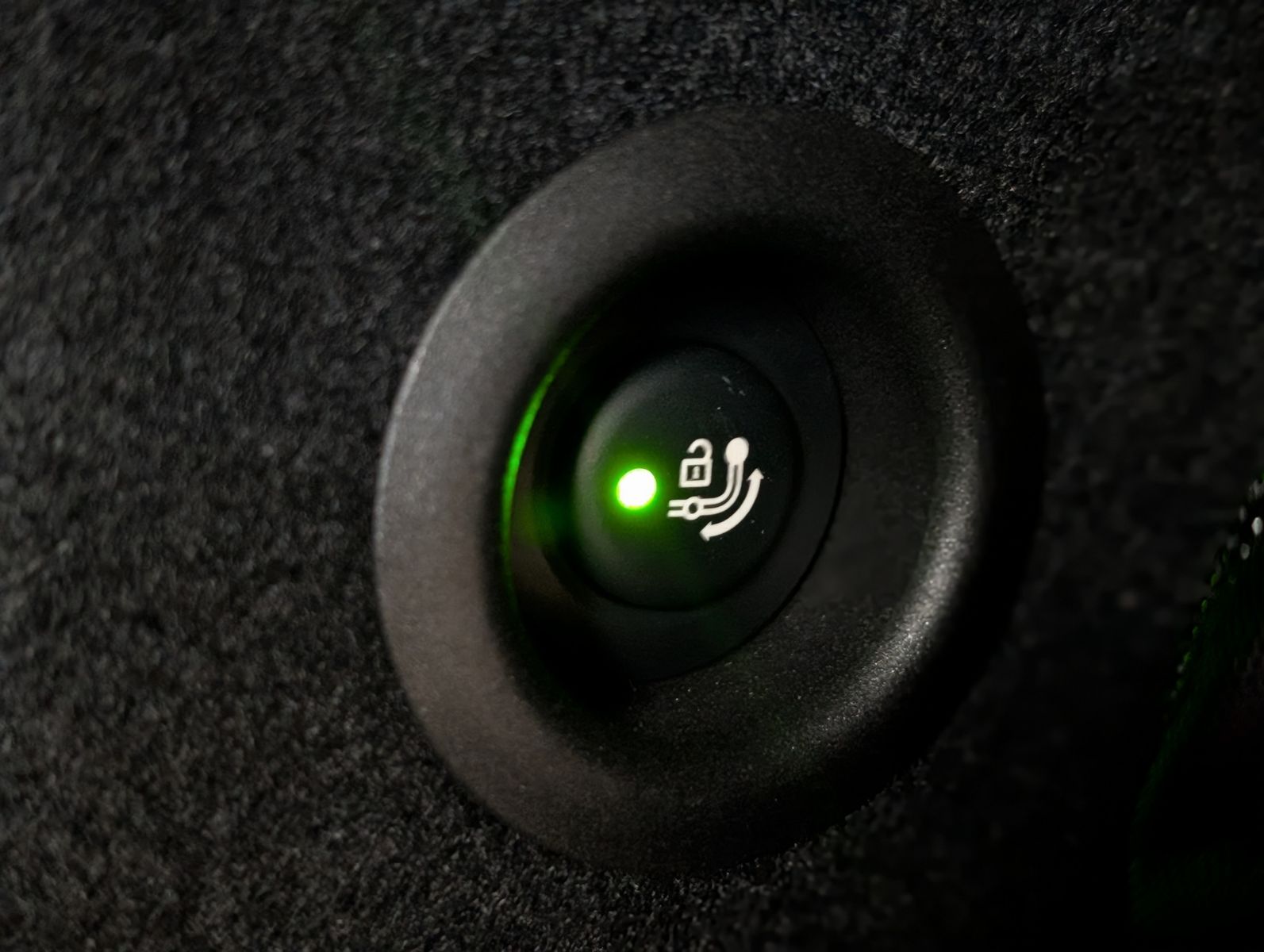 Fahrzeugabbildung BMW 218 Active Tourer d AHK Pano Cam Travel-Paket