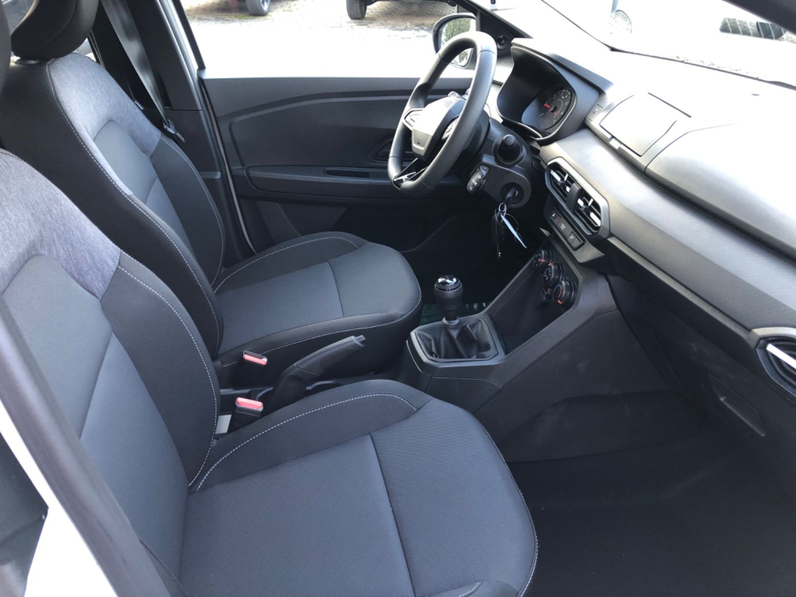 Dacia Sandero - Bild 2