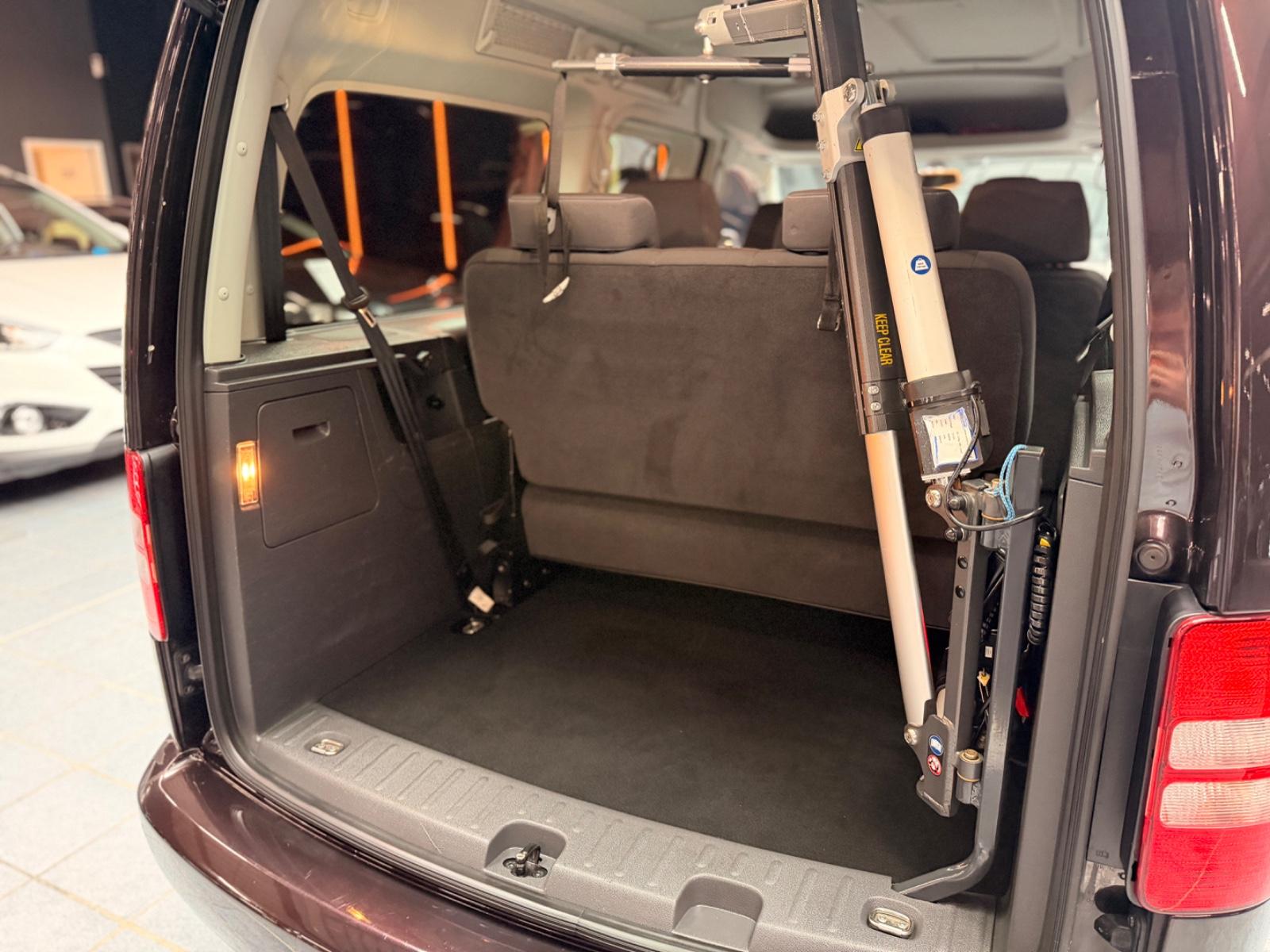 Volkswagen Caddy Maxi Kombi / Navi /7-Sitzer/Rollstuhl-Kran