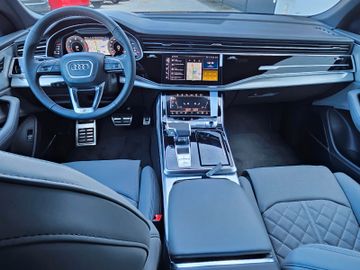 Audi Q8 - 10