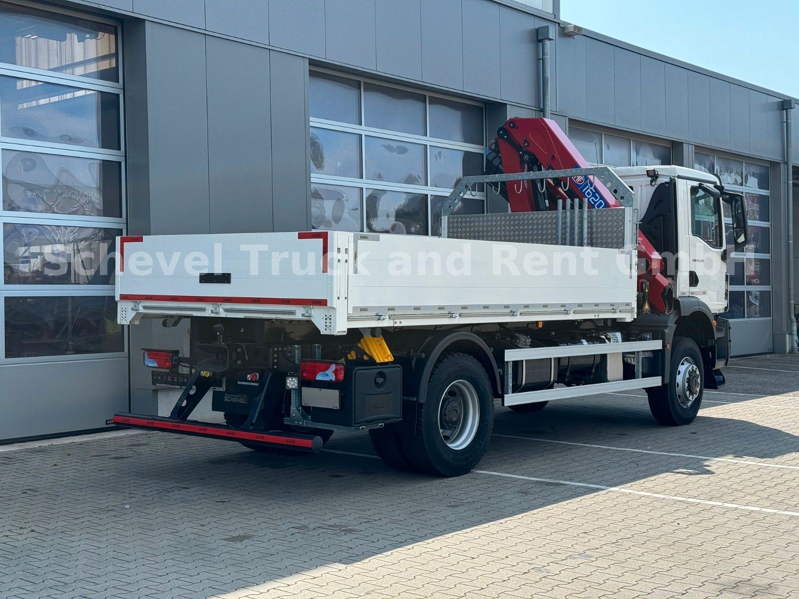 Fahrzeugabbildung MAN TGM 18.320 4x4 BB Pritsche HMF 1620 /4x hydr.