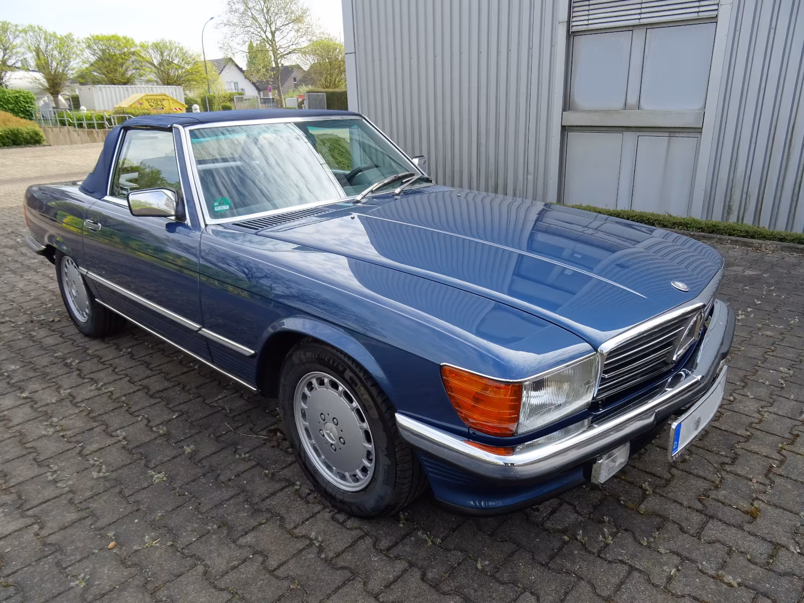 Mercedes-Benz SL 300 / R 107 / Nautikblau / Leder Grau