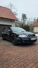 Skoda Octavia Combi 2.0 TFSI RS Black & Black Edition - Skoda Octavia: RS TFSI