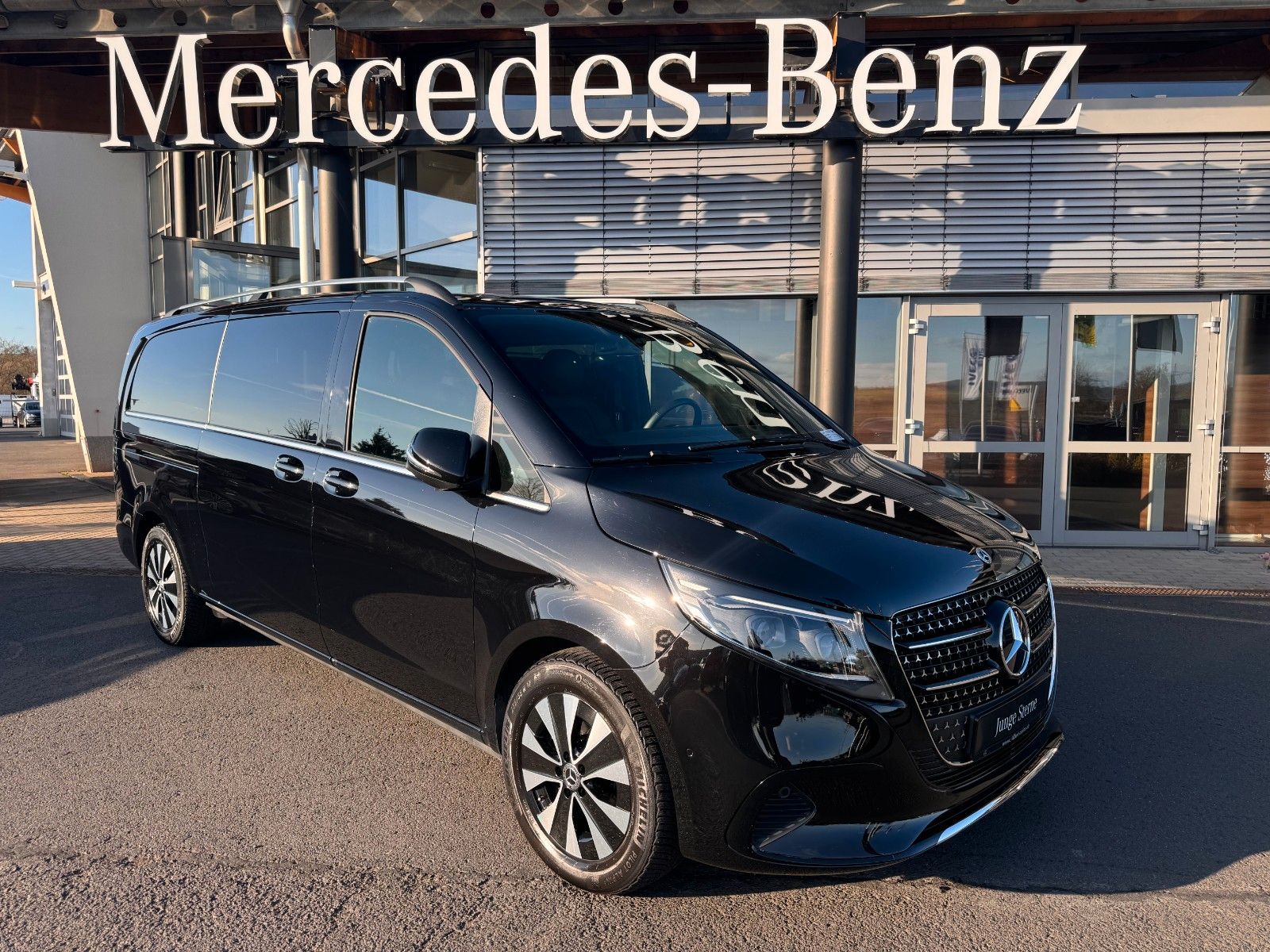 Fahrzeugabbildung Mercedes-Benz V 300 d 4MATIC AVA Extral AHK DISTRONIC Standh