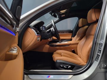 BMW 750 - 7