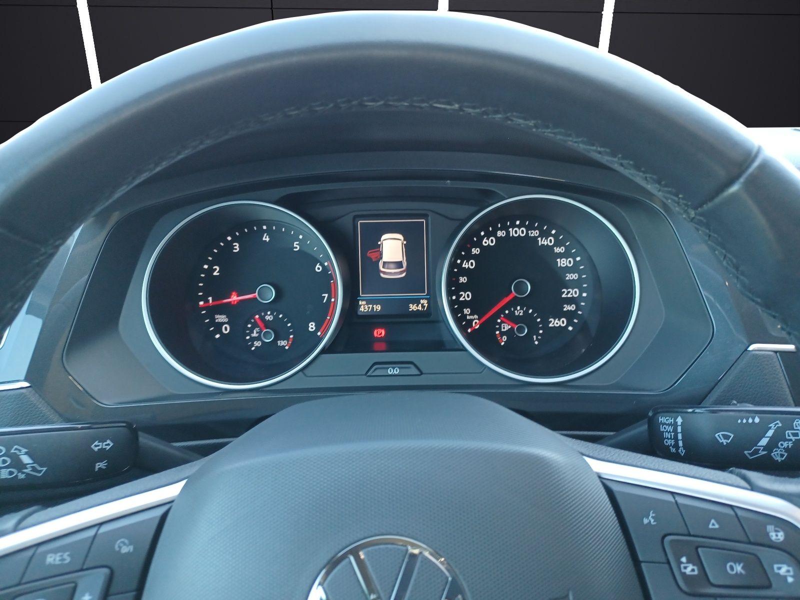 Fahrzeugabbildung Volkswagen Tiguan TSI United LED Navi ACC PDC SH LM