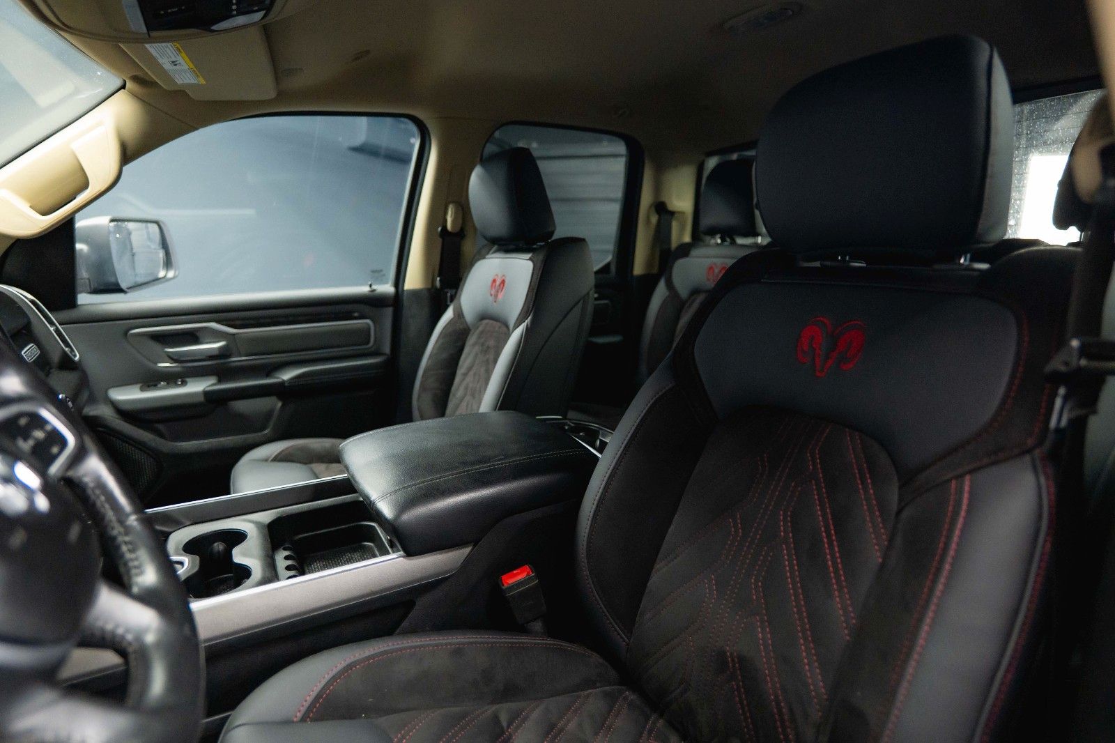 Fahrzeugabbildung Dodge RAM 5.7 V8 HEMI 4x4 OFFROAD Night Limited LONG