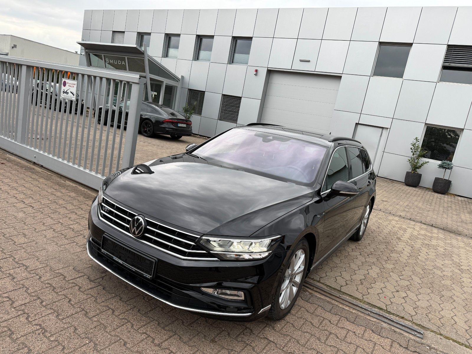Volkswagen Passat Variant R-Line VIRTUAL*AHK*KAMERA*ACC*LED