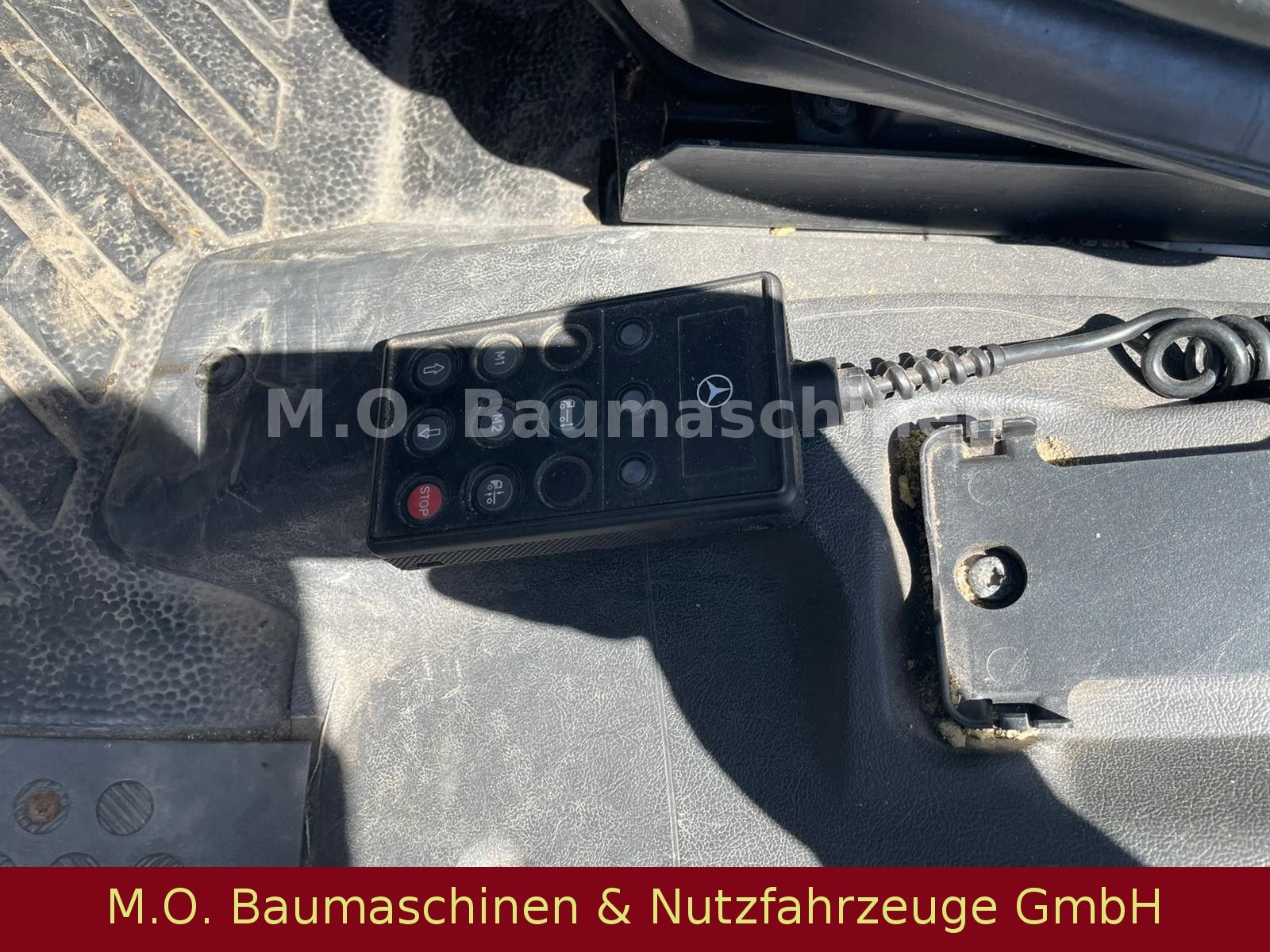 Fahrzeugabbildung Mercedes-Benz 1222 L / Ladebordwand / Thermoking VM-400 D /AC