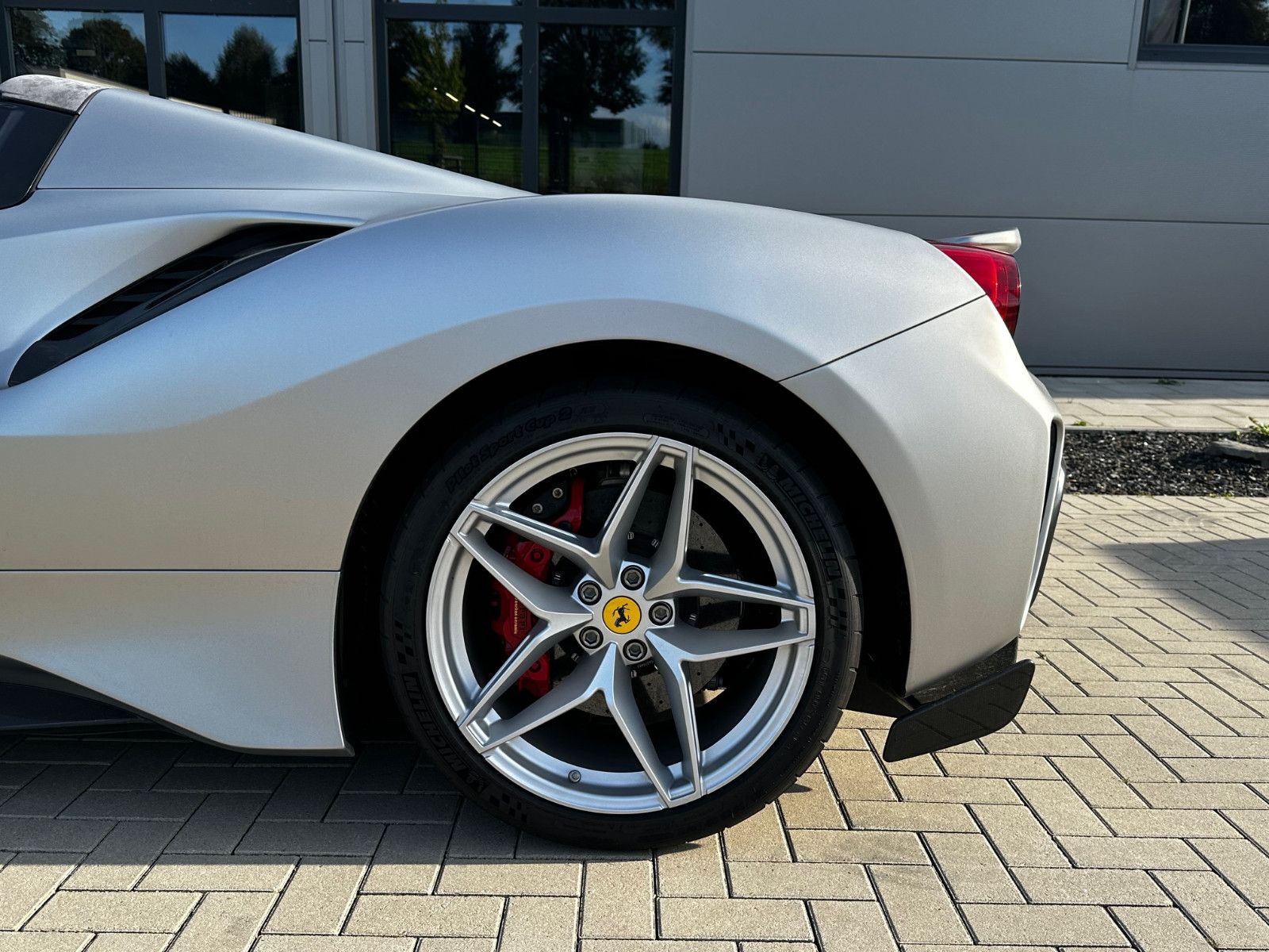 Fahrzeugabbildung Ferrari 488 Pista Spider, Lift, JBL, Kamera, Carbon