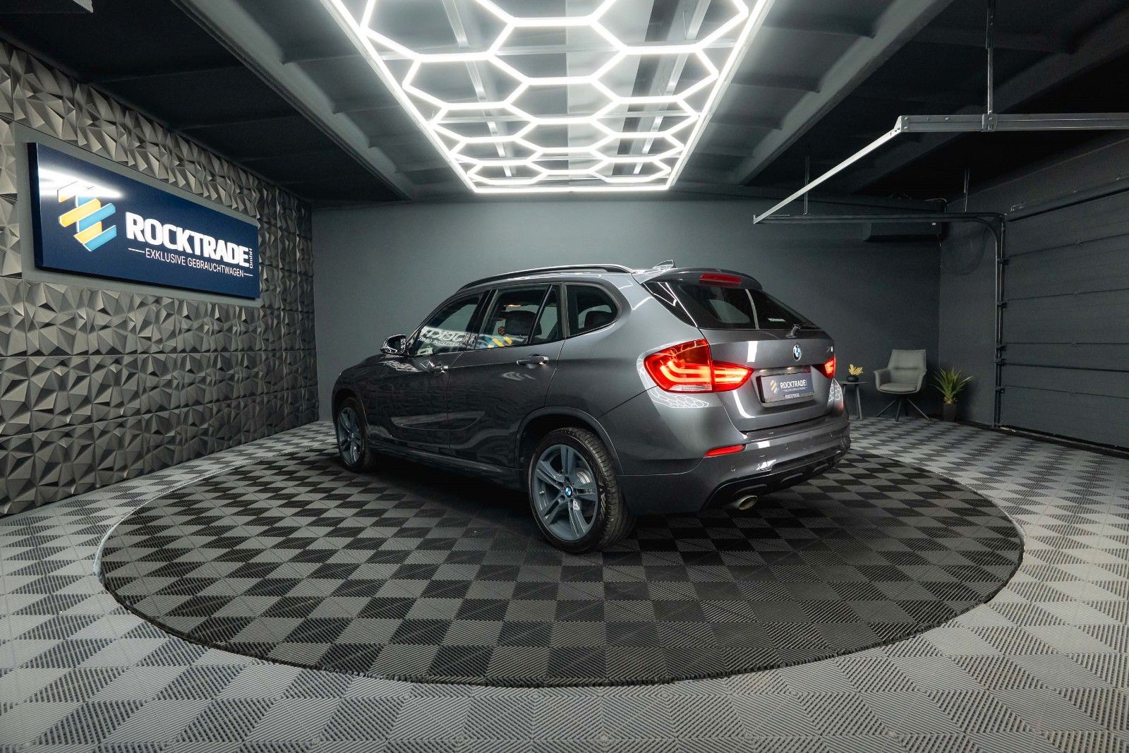 Fahrzeugabbildung BMW X1 xDrive 18d M-Sport Shadow Line *Bi-Xenon*DAB*