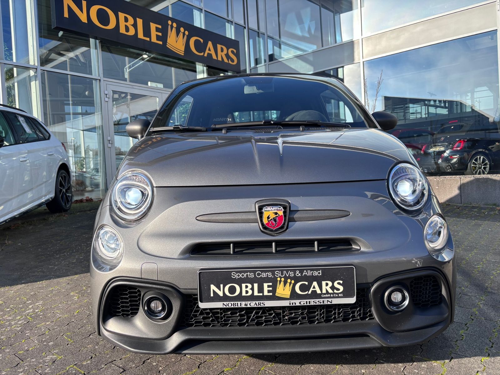 Fahrzeugabbildung Abarth 695C Automatik KLIMA NAV BEATS LEDER SHZ
