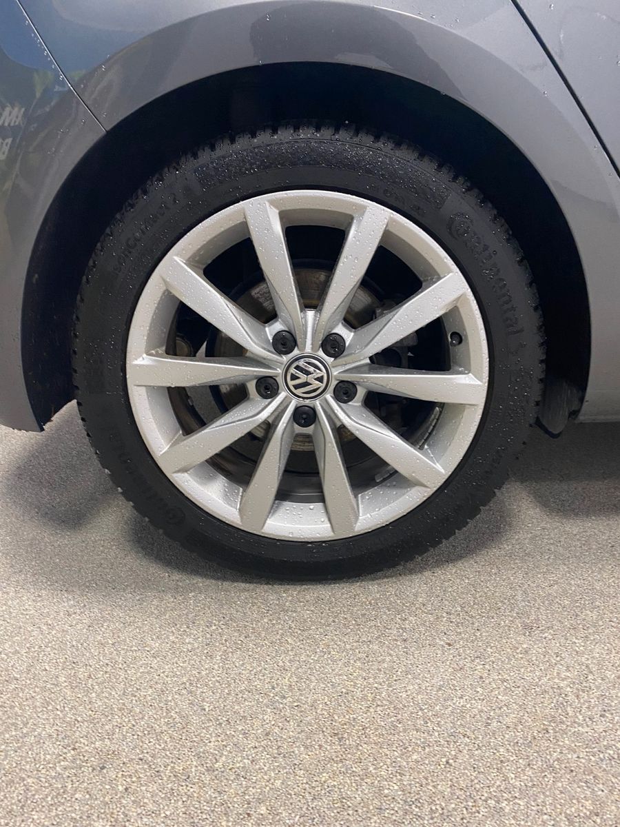 Fahrzeugabbildung Volkswagen Golf 7 1.4 TSI Highline+NAVI+ACC+ergoACTIVE+PDC+