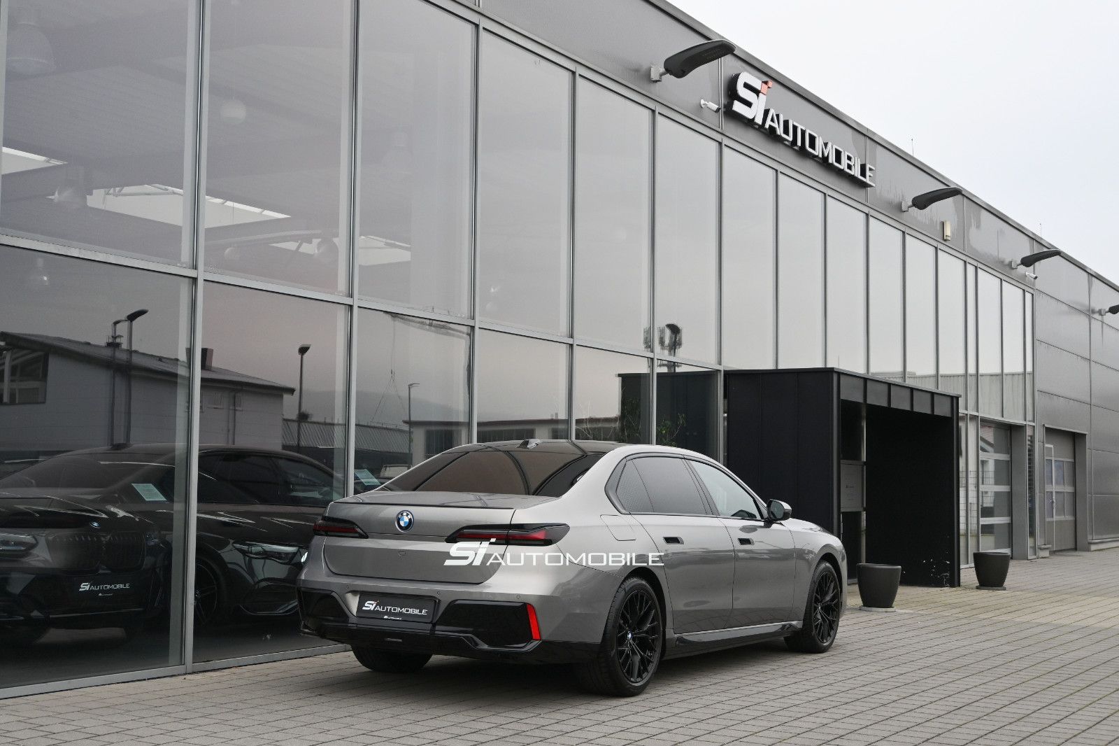 Fahrzeugabbildung BMW 750e xDrive M-Sport °SHADOW°EXEC.DRIVE°INTEGRAL