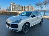 Porsche Cayenne E-Hybrid mit Porsche-Garantie - Porsche: Beige