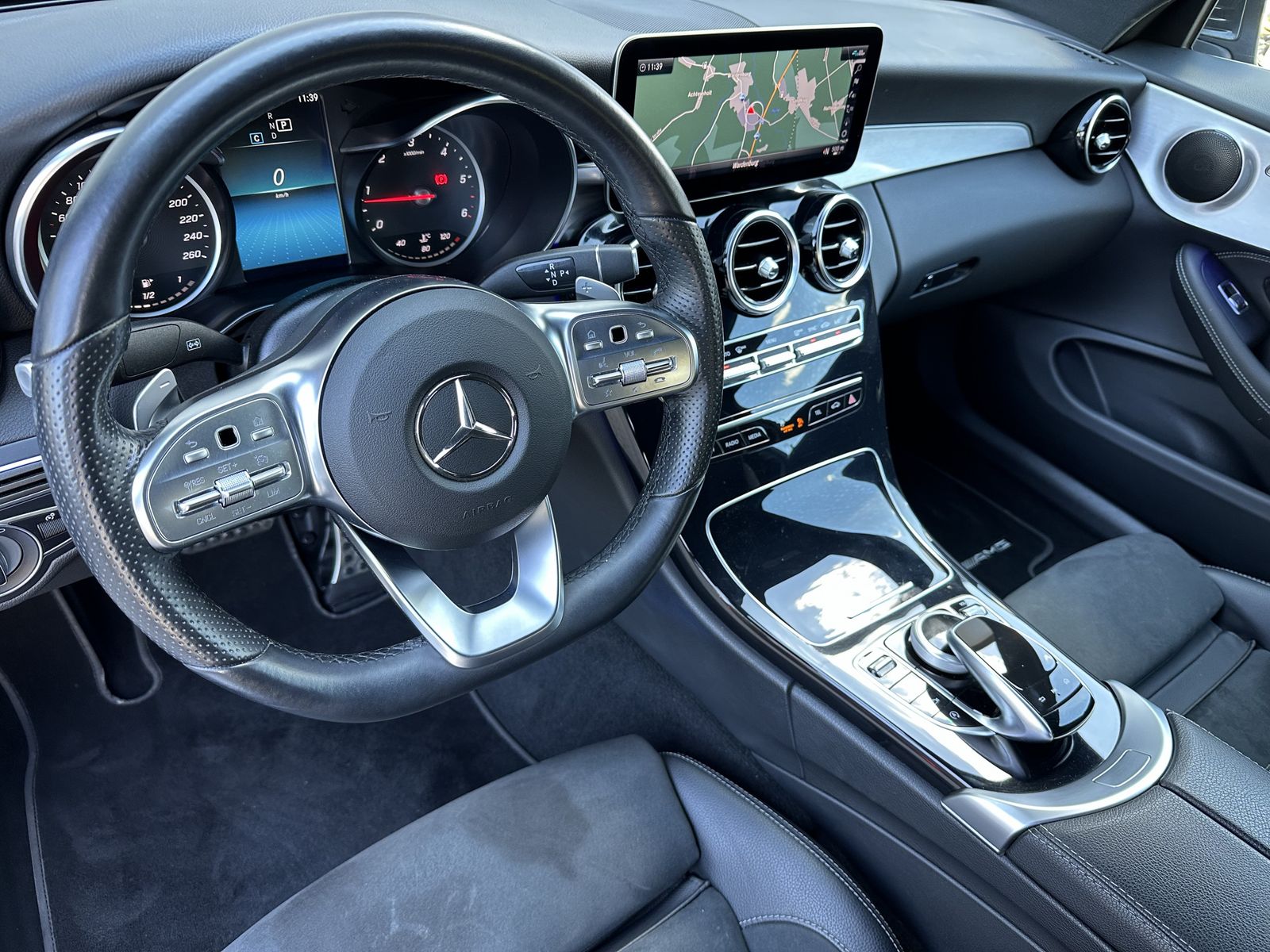 Fahrzeugabbildung Mercedes-Benz C 220d Coupé 4M AMG-Line NAV+LED+CARPLAY+19ZO+PP