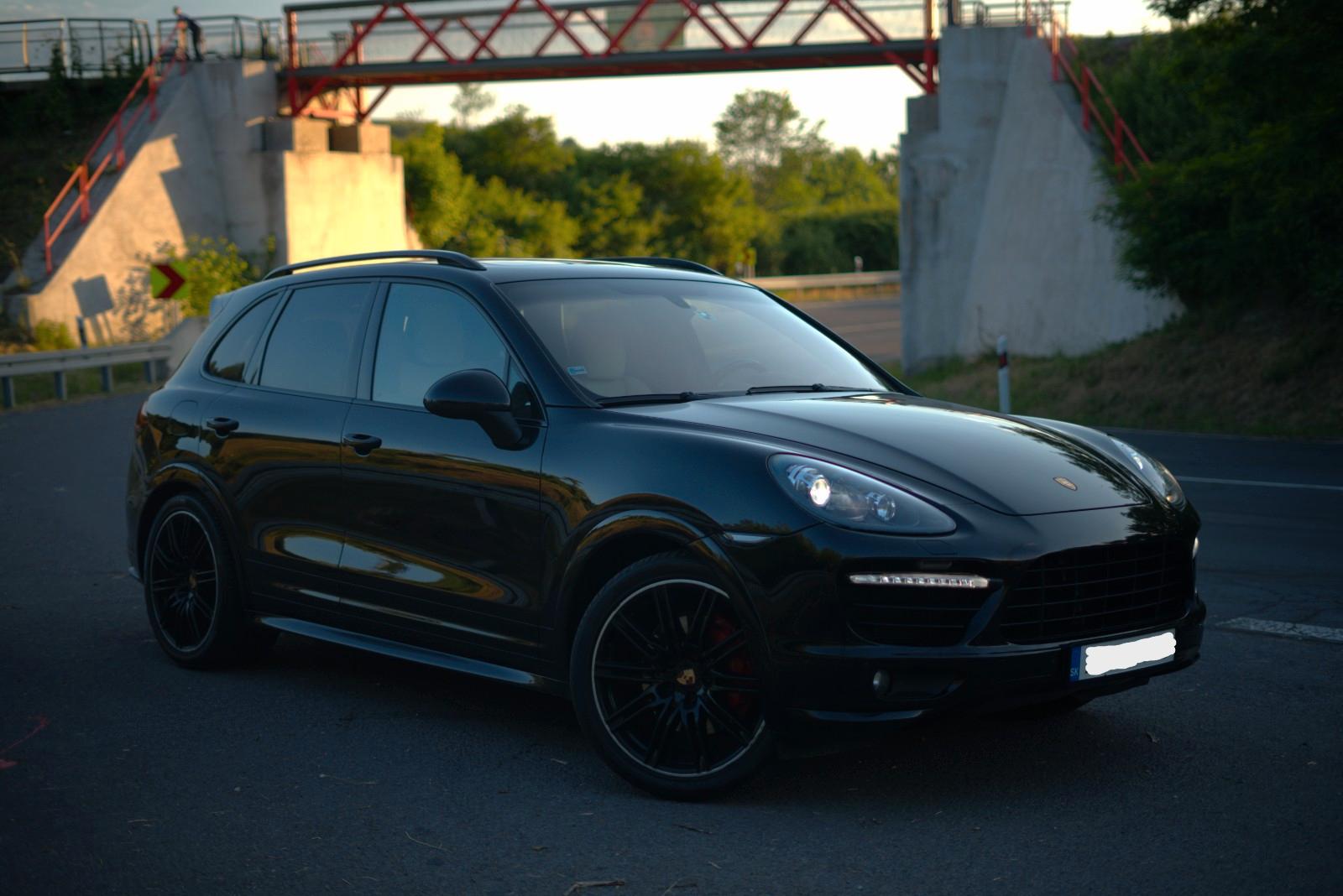 Porsche Cayenne turbo GTS