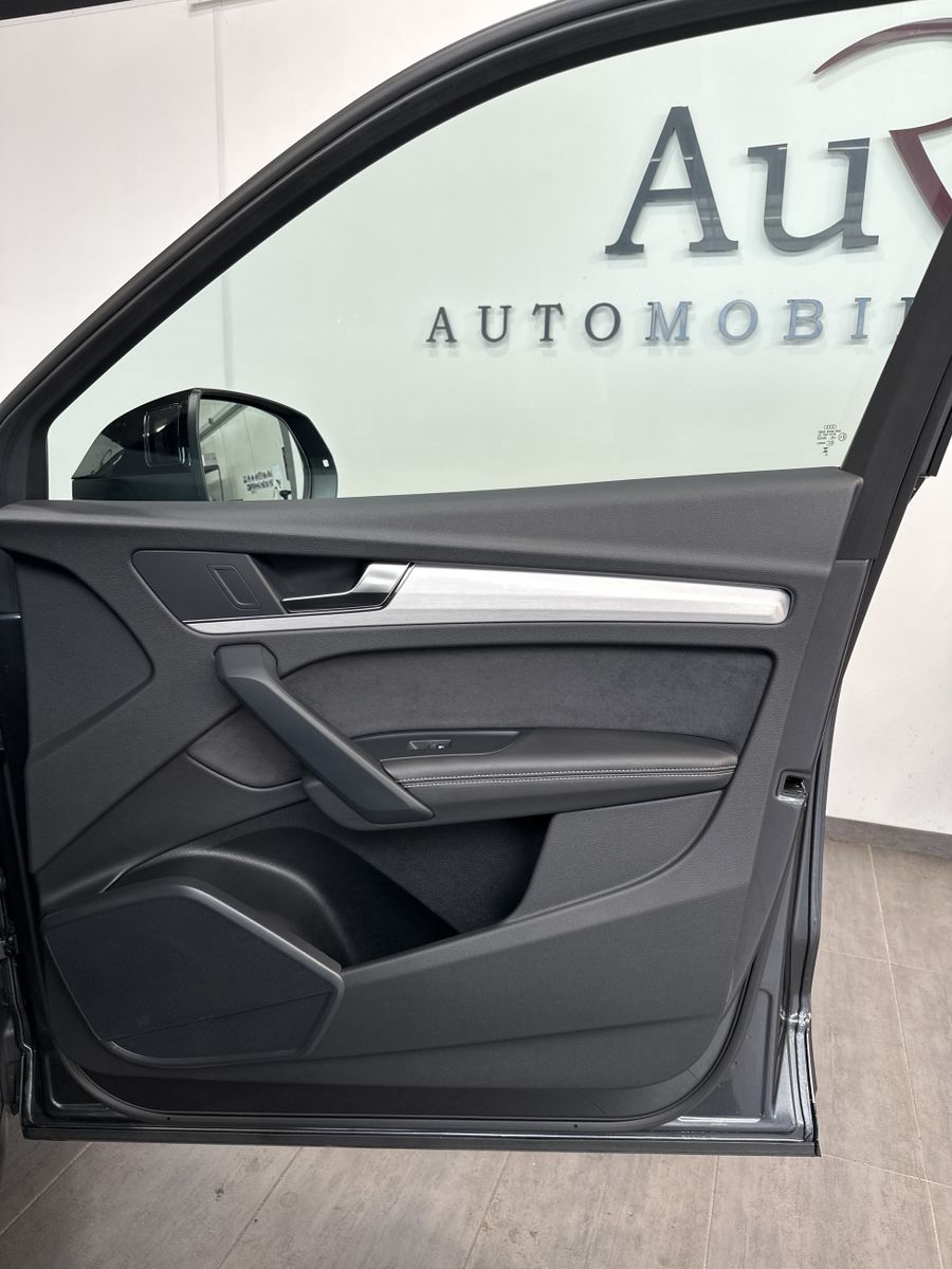 Fahrzeugabbildung Audi Q5 50 TFSIe Qu S-Line Black NAV+MATRIX+AHK+VCOCK