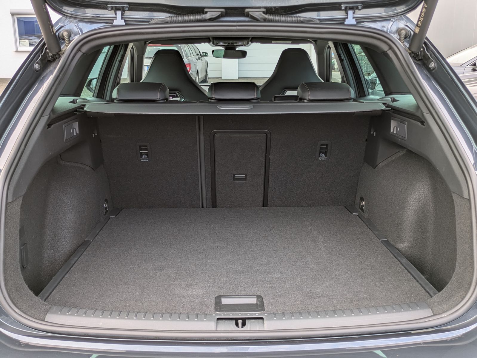 Fahrzeugabbildung CUPRA Leon VZ 2.0TSI 4Drive ACC*PANO*MATRIX*DCC*LM19"