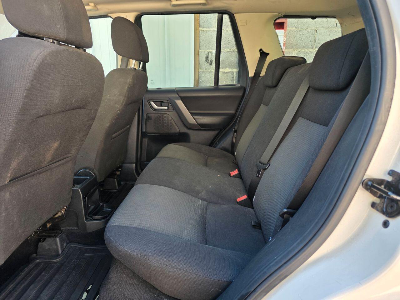 Land Rover Freelander 2011 — photo 11