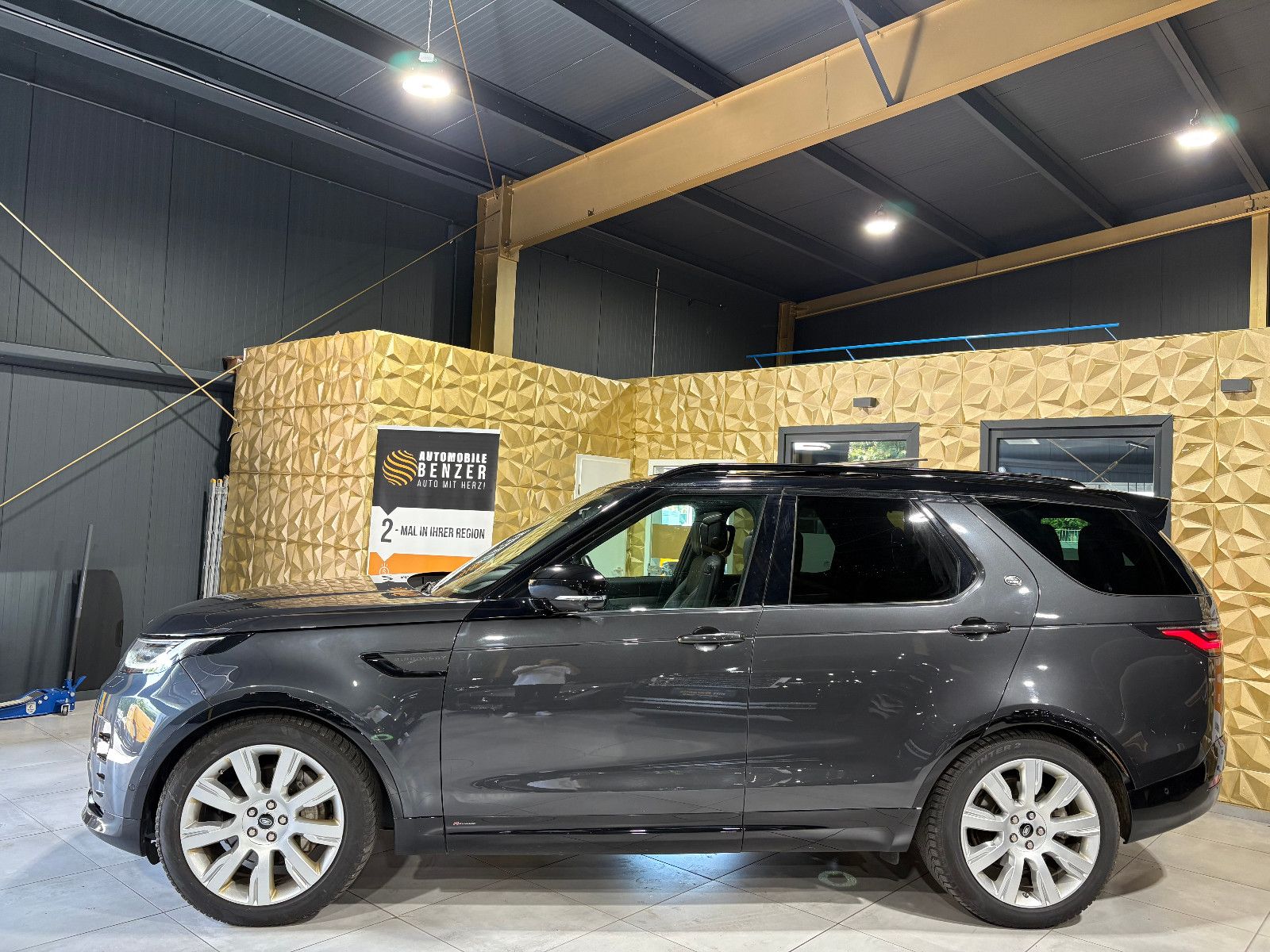 Fahrzeugabbildung Land Rover Discovery 5 R-Dynamic HSE D300 AWD/7-SITZ/PANO/