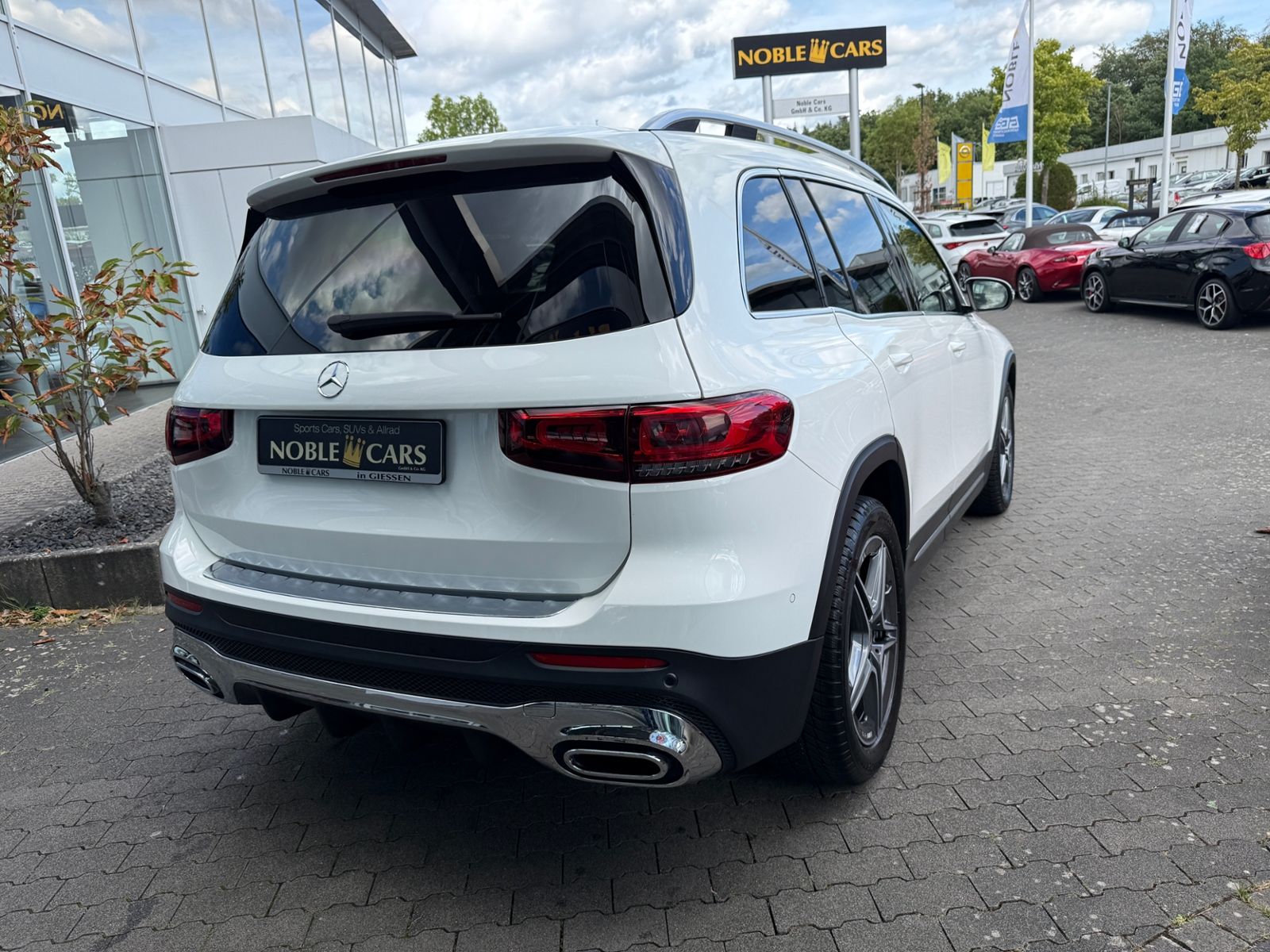 Fahrzeugabbildung Mercedes-Benz GLB 250 AMG Line LED MBUX HIGH NAV RFK 19"